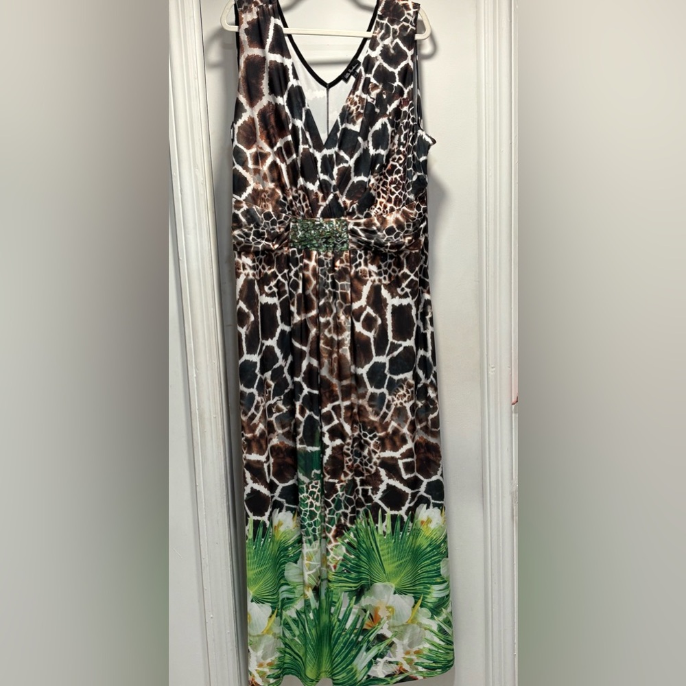 Ulla Popken,  sleeveless Animal Print Maxi Dress with Green Accents, Size 20-22 - Picture 6 of 7
